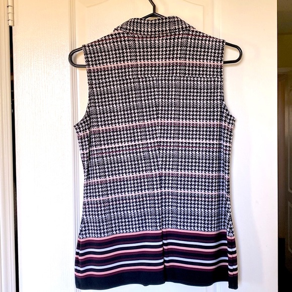 3/$30 Mix and match sleeveless button down top - Picture 2 of 4